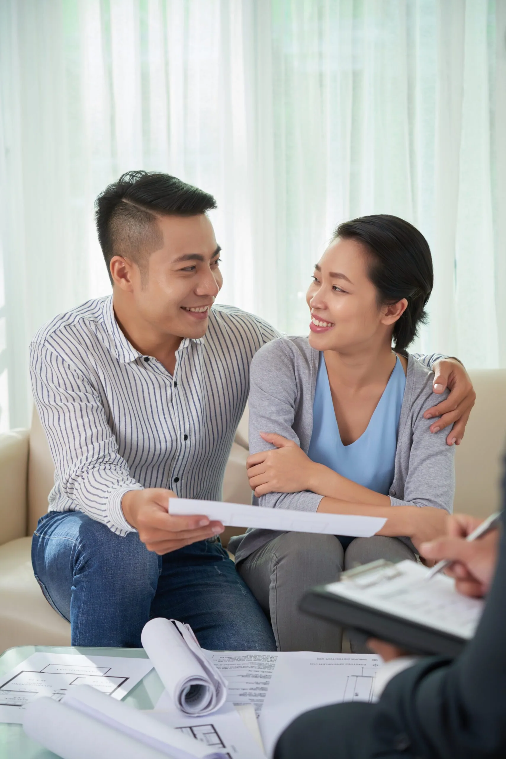 Couple meeting with Fort Lauderdale mortgage broker Jim Blackburn at Stairway Mortgage